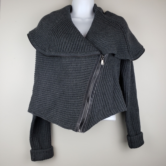 Elie Tahari sz SM grey cable knit crop sweater - Picture 2 of 8